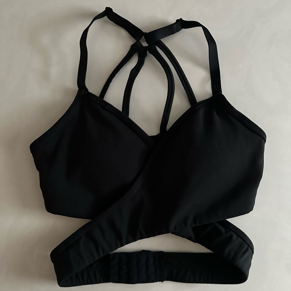 Alphalete Black Cross-Back Sports Bra